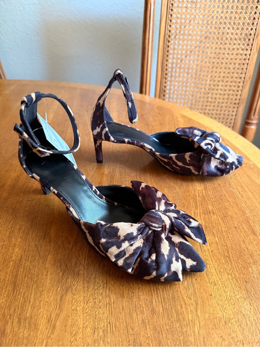 H&M Animal Print Bow Ankle-Strap Kitten Heels NEW - Picture 2 of 3